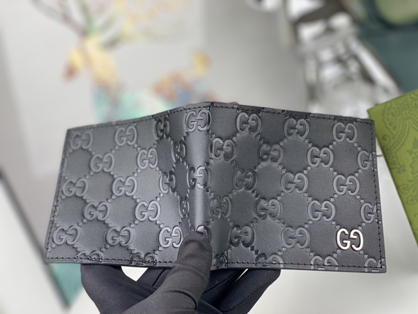 グッチ財布コピー着用イメージ